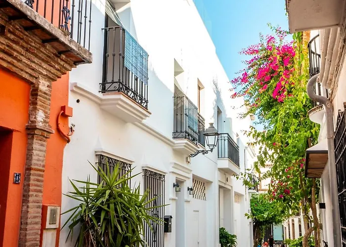 Апартаменты House In The Old Town Of With Private Pool And Free Parking