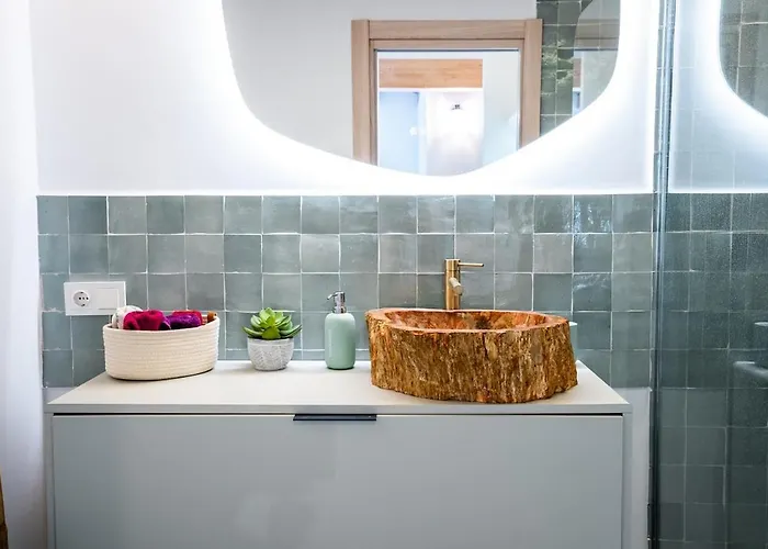 House In The Old Town Of With Private Pool And Free Parking Апартаменты *